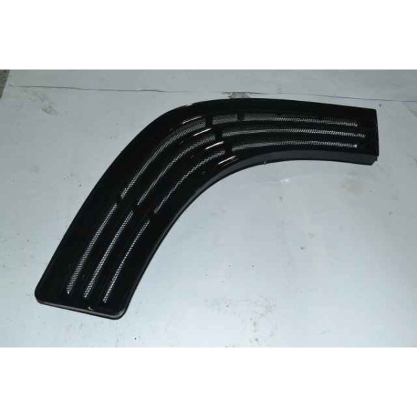Решітка капота права передня FT240 250B.47.303